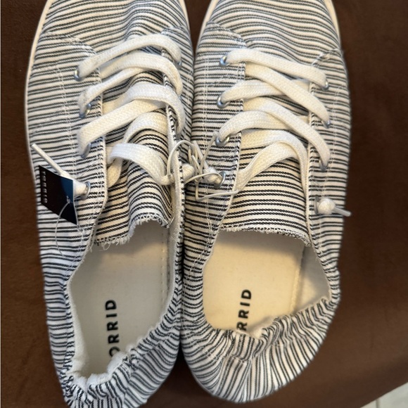 Torrid Riley Ruched Sneaker (ww) - Picture 2 of 3